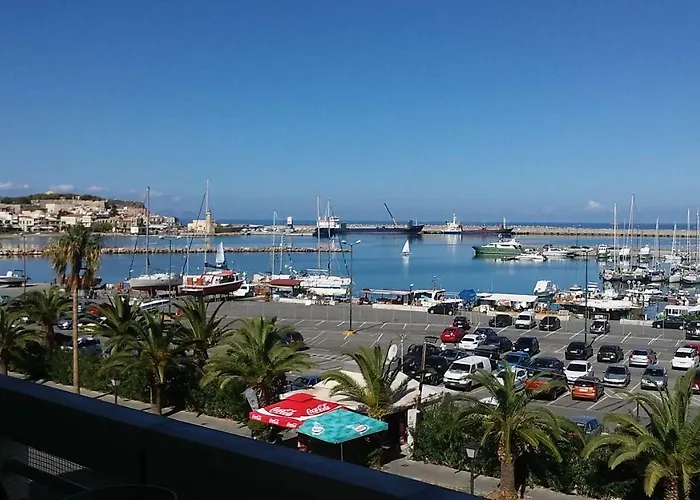 Beachfront Apartment! Rétino